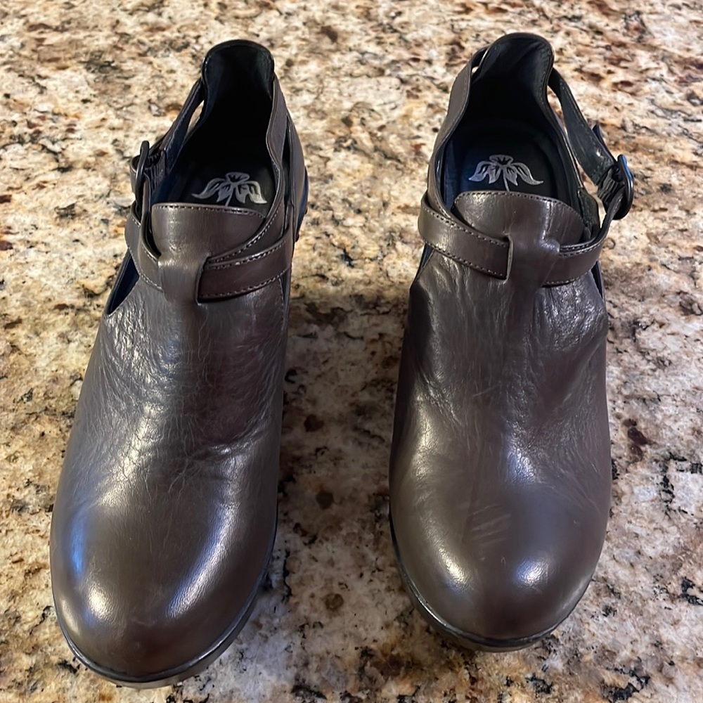 Dansko Wedge Platform Clogs! Gray. Size 38. Euc - image 1